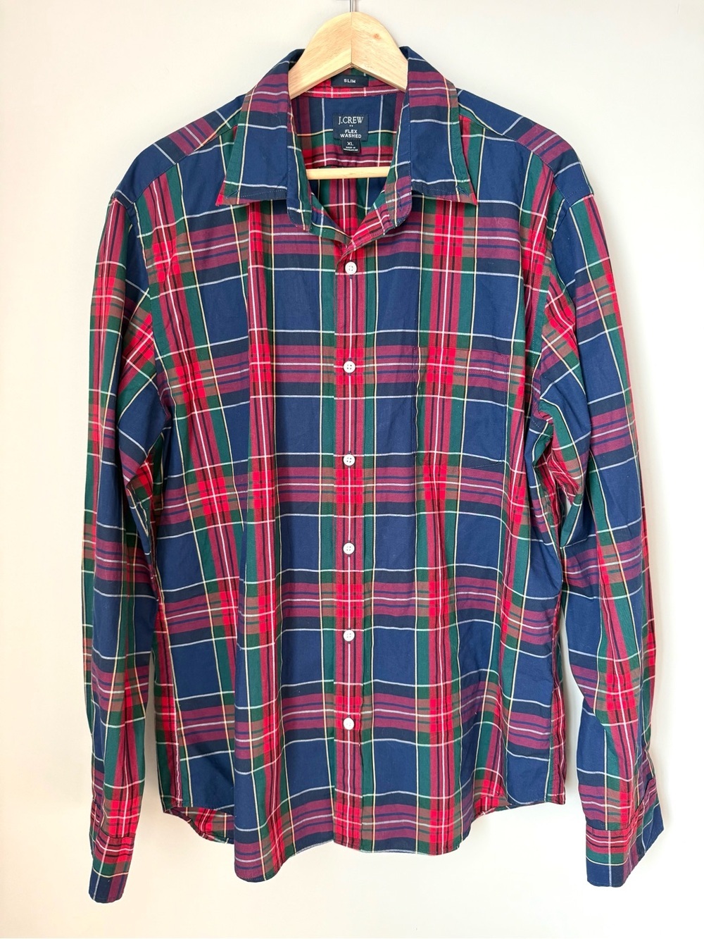 J. Crew Men’s Slim Fit Flex Washed Navy & Red Plaid Button-Down Shirt - Picture 1 of 3